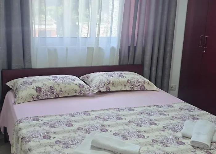 アパート Shtepi Plazhi *